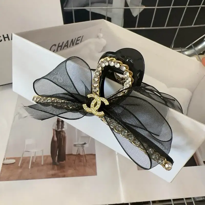 Chanel Hair grab clip hh42